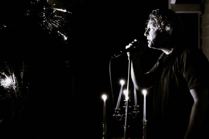 BILLY LAMONT PERFORMS HIS 40 MINUTE PERFORMANCE POEM «THE GALLERY OF LIGHT» AT THE AVANT GARDEN ON 7/26/25